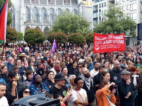 Manifestation contre la droite et l'extrême droite place de la Cathédrale à Liège
