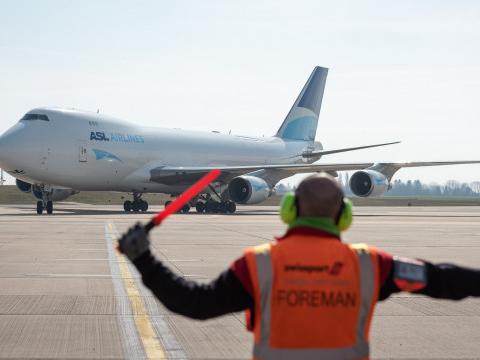 Arrivée à Liège Airport de respirateurs pour l'Europe offerts par la fondation Alibaba
