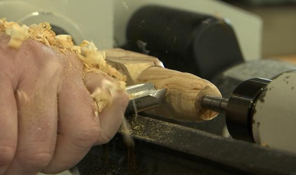 Aywaille: Tourneur sur bois, il partage sa passion