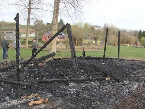 Bassenge: la cabane des pêcheurs du Bas-Geer partie en fumée