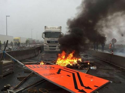 Blocage de la E40 en 2015 : 17 syndicalistes condamnés