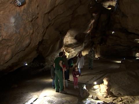 Exploration des grottes de Remouchamps : chacun son rythme