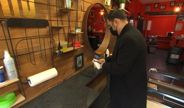 Présentation des nouvelles mesures pour permettre aux coiffeurs de rouvrir