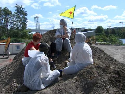 Des activistes occupent le chantier de la future centrale à gaz des Awirs à Flémalle 