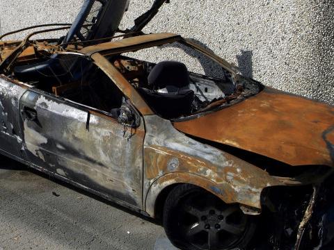 Des corps calcinés dans un véhicule en feu, il pourrait s'agir d'un infanticide suivi d'un suicide
