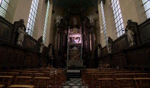 Des élèves de Saint-Luc au chevet d'une toile en péril