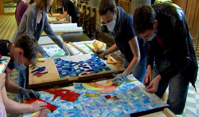 Des étudiants restaurent les vitraux de Notre-Dame de Rosaire à Sclessin