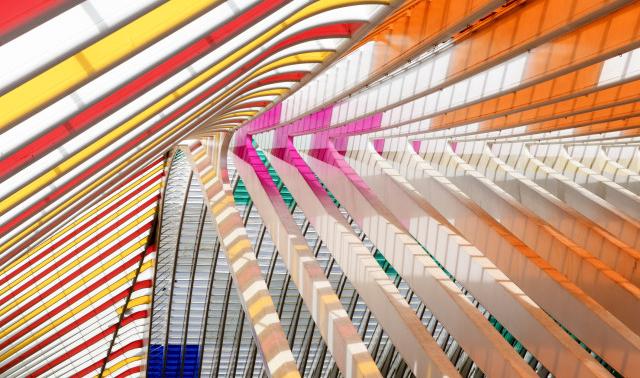 Deux prix Caïus du mécénat pour la gare habillée par Daniel Buren