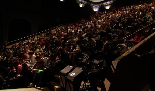 Du théâtre en live pour 10.000 jeunes à l'école ! 