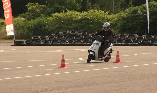 Fedemot forme à la conduite des deux roues électriques