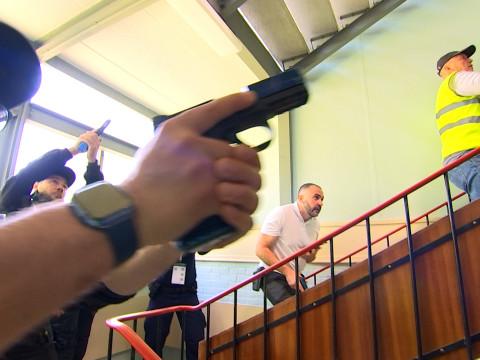 Fusillade dans une école : des policiers européens à Liège