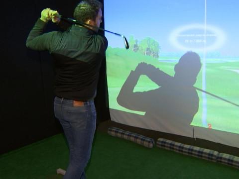 Golf indoor sur simulateur.