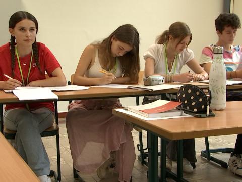 Immersion linguistique pour les jeunes à Ferrières