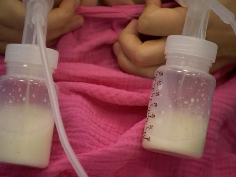 Jeunes mamans: faites don de votre lait maternel 