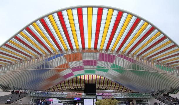 La gare colorée, inaugurée, avec Daniel Buren 