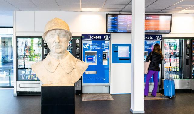 La SNCB va installer des distributeurs de masques en tissu dans 80 gares