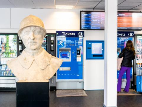 La SNCB va installer des distributeurs de masques en tissu dans 80 gares