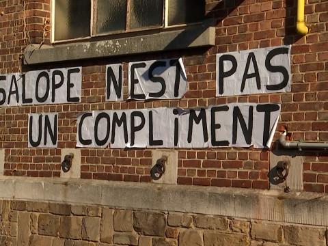 Le féminisme se colle sur les murs 