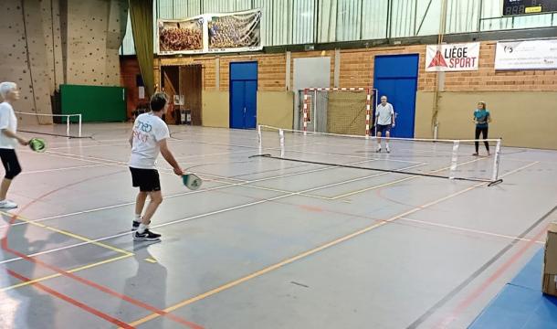 Le pickleball, un sport qui monte chez les seniors 