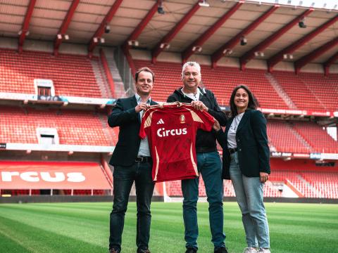 Le Standard dévoile son nouveau maillot et son sponsor principal
