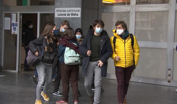  Liège: Les élèves de Waha veulent plus de présentiel !