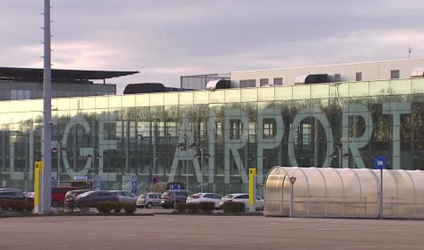 Se garer dans les aéroports coûte plus cher qu'il y a un an