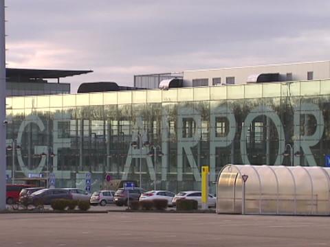 Se garer dans les aéroports coûte plus cher qu'il y a un an