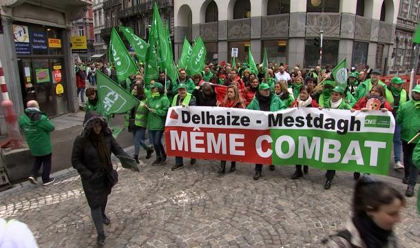 Liège : plusieurs milliers de personnes en soutien aux travailleurs de Delhaize