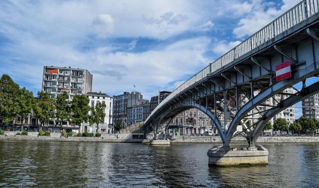 Liège : une dame décède après être tombée dans la Meuse