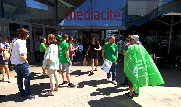 Manifestation à la Médiacité : "850 € de parking pour travailler, c'est internable"