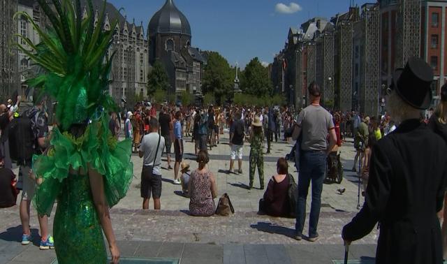 Manifestation silencieuse des artistes au centre de Liège 