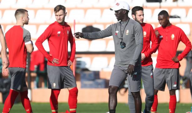 Mbaye Leye remplace Philippe Montanier sur le banc du Standard