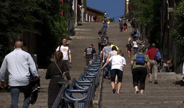Montagne de Bueren : des riverains se mobilisent contre le tourisme excessif 