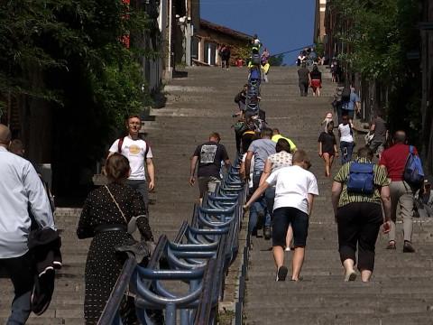 Montagne de Bueren : des riverains se mobilisent contre le tourisme excessif 