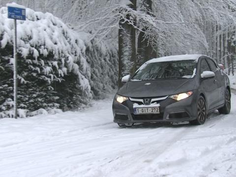 Conduite sur neige: comment s'y prendre ?