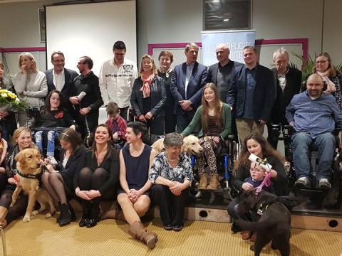 Os'mose : les maîtres handicapés ont reçu leur chien d'assistance 