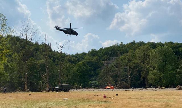 Plus de 90 véhicules doivent être hélitreuillés en Province de Liège