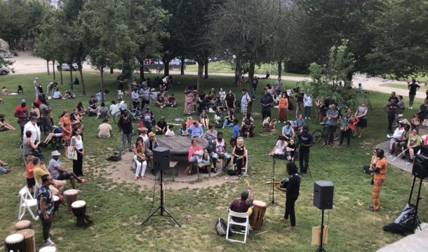 Rassemblement en faveur de la régularisation des sans-papiers à l'Esplanade Saint-Léonard