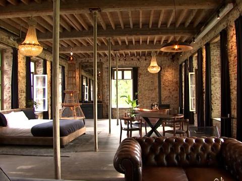 Une chambre d'hôtes insolite au Château de Sélys-Longchamps