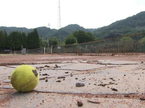 Solidarité entre les clubs de tennis liégeois 