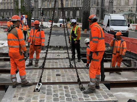 Tram : les tout derniers rails posés dans le centre-ville