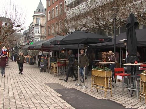 Trois mois sans terrasse place des Carmes. Les commerçants inquiets !
