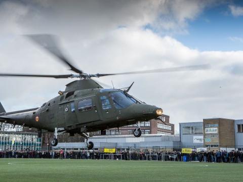 Un hélicoptère de l'armée se pose dans 11 écoles belges