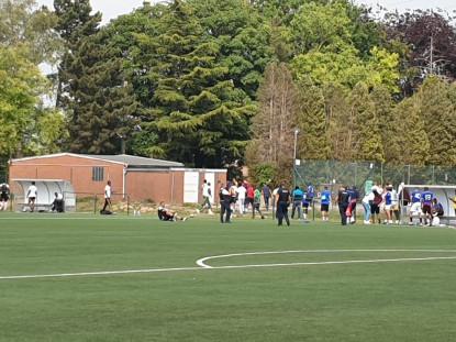 Visé : la police interrompt un match de football