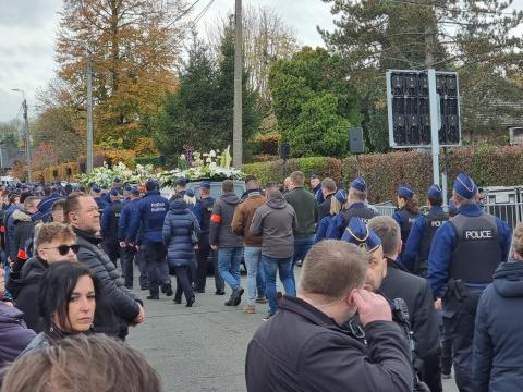Waremme : de très nombreux policiers sur place pour le dernier hommage à leur collègue Thomas
