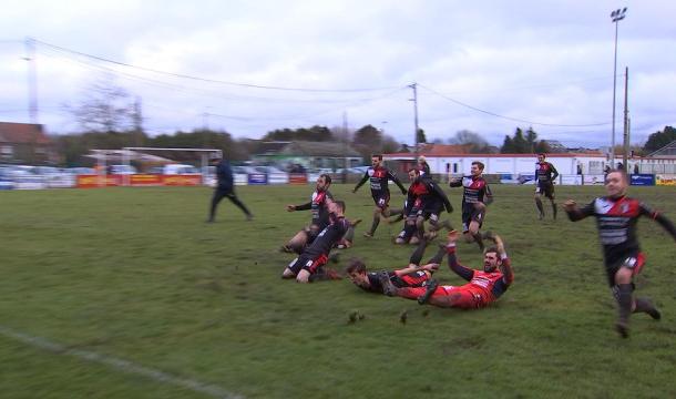 Zapping sports: Stockay et les joies du combat de boue 
