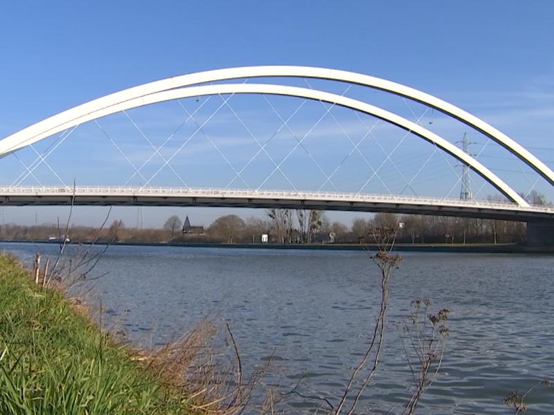 Rehaussement des ponts du canal Albert