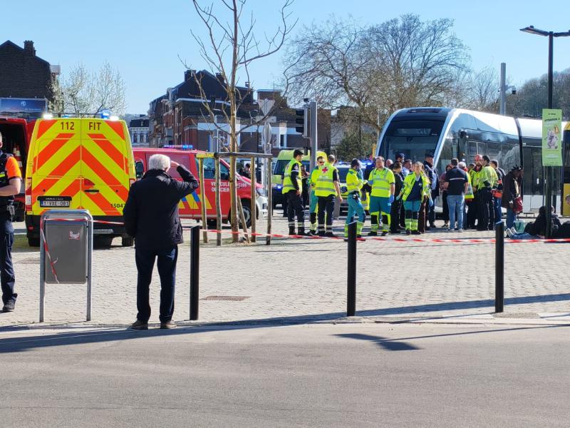 Accident entre un tram et un bus devant les Guillemins : plusieurs blessés