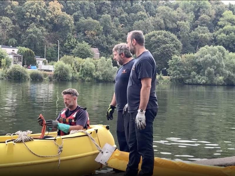 Pollution aux hydrocarbures : le nettoyage de la Meuse s'annonce compliqué