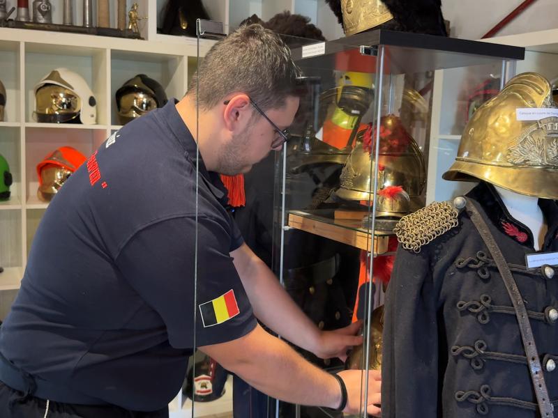 À 19 ans, Noah a créé son musée des pompiers à Hannut : « C’est mon rêve de le devenir »